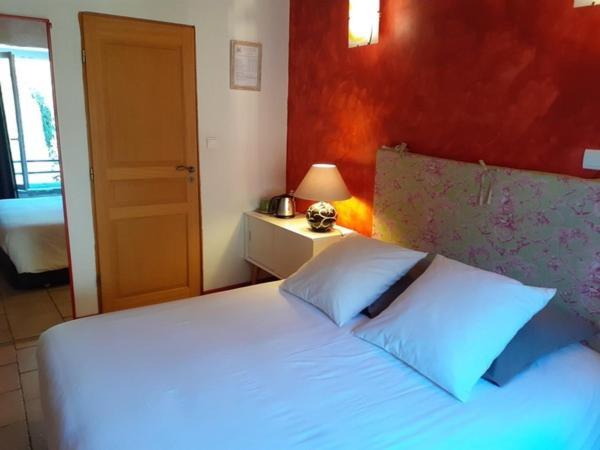 Bed and Breakfast Au Coeur Du Caylar Le Caylar Esterno foto