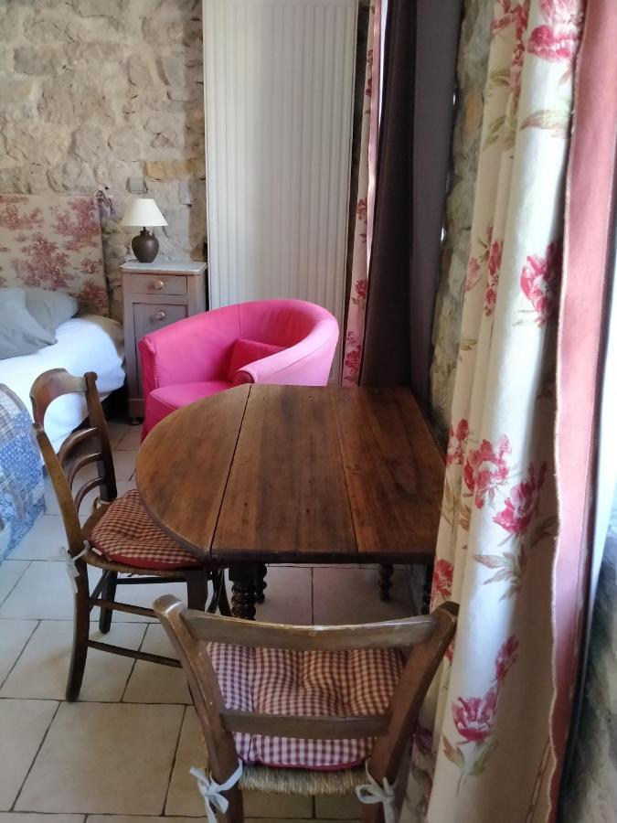 Bed and Breakfast Au Coeur Du Caylar Le Caylar Esterno foto